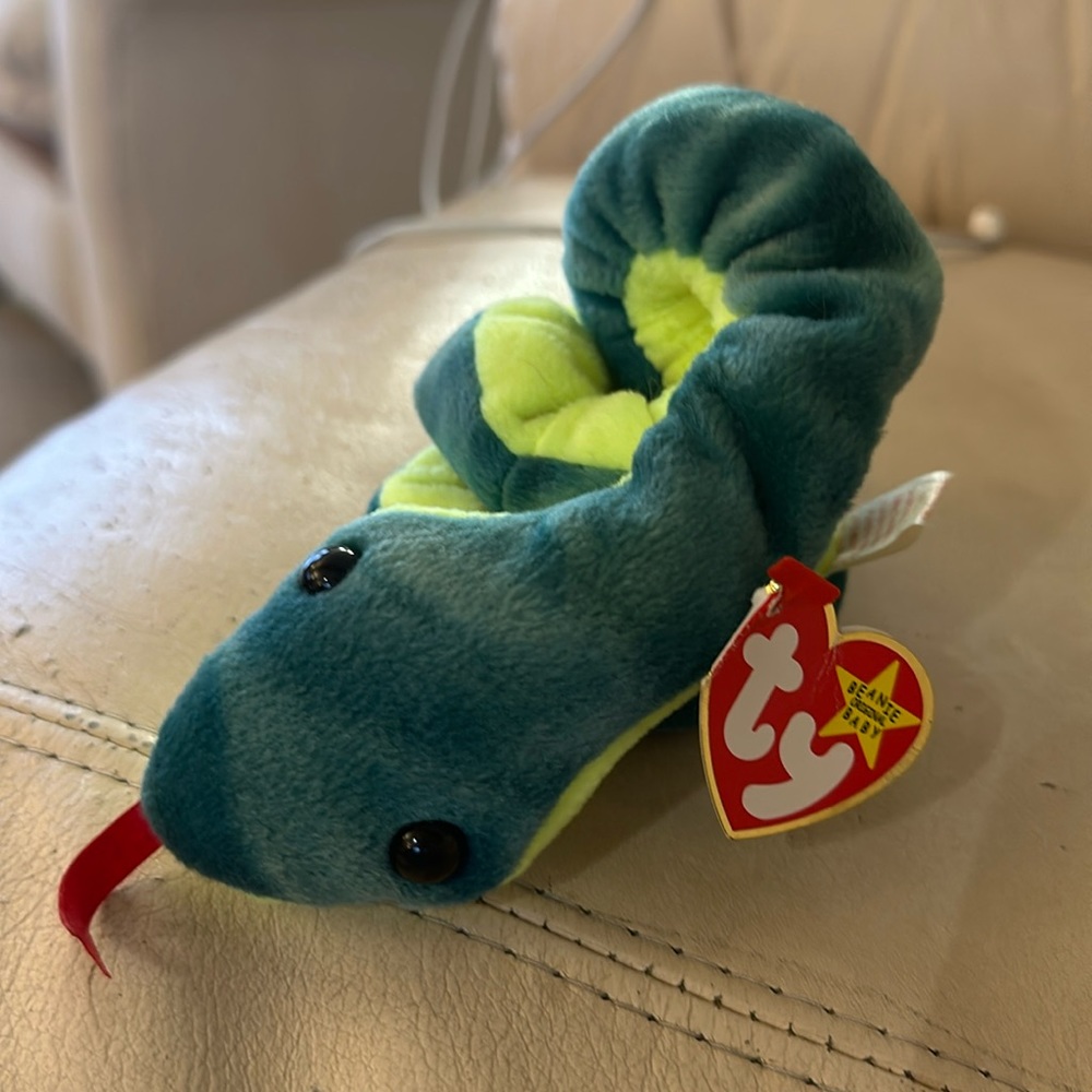 Ty beanie babies Hissy the snake with tags